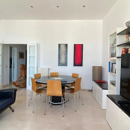 Daire Exclusive Beachfront Haven In Costa Brava Lloret de Mar